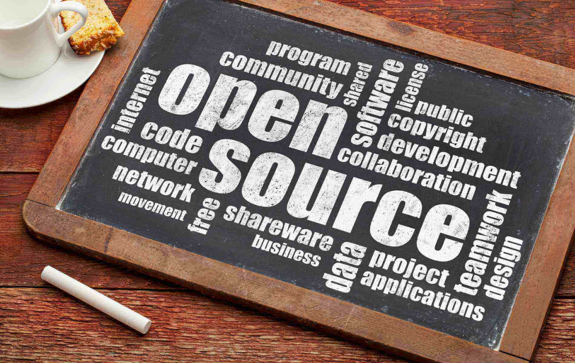 Open source : définition, étapes, avantages, application à l’IoT