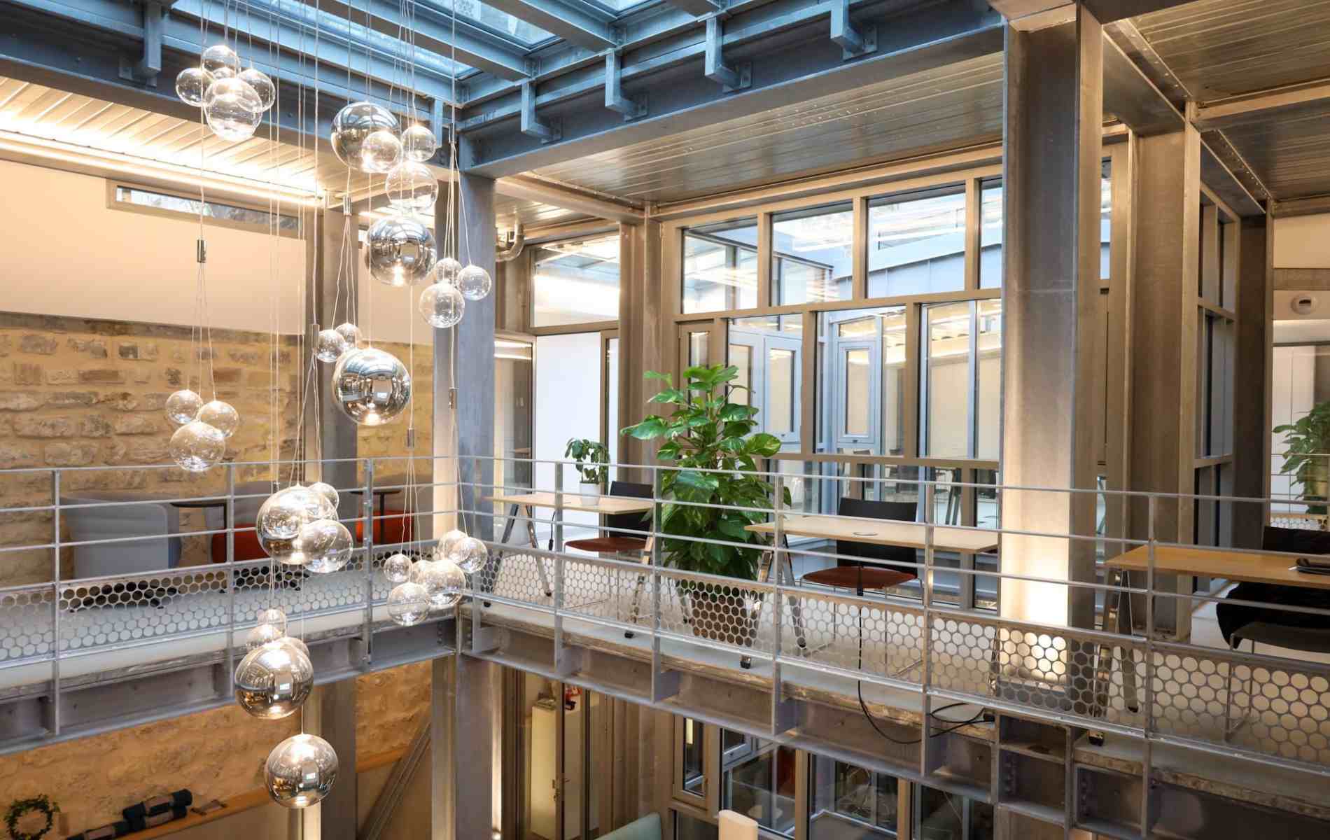 Visite d’un bâtiment connecté : Comment Naama propose des locaux sains, sûrs, agréables et durables grâce à MerciYanis