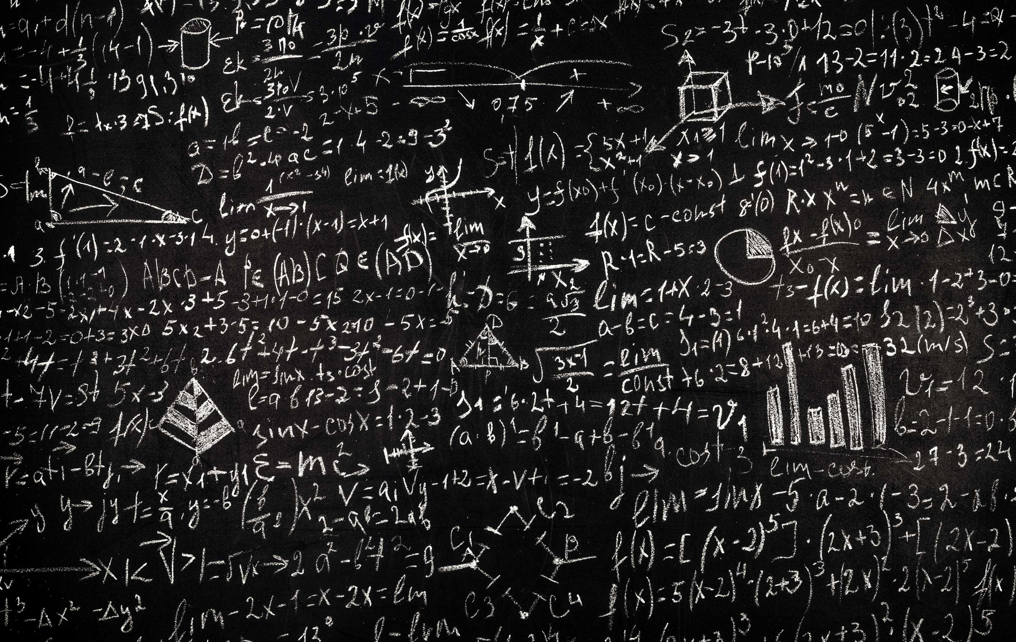 Équipe propreté consultant un tableau de bord de données terrain